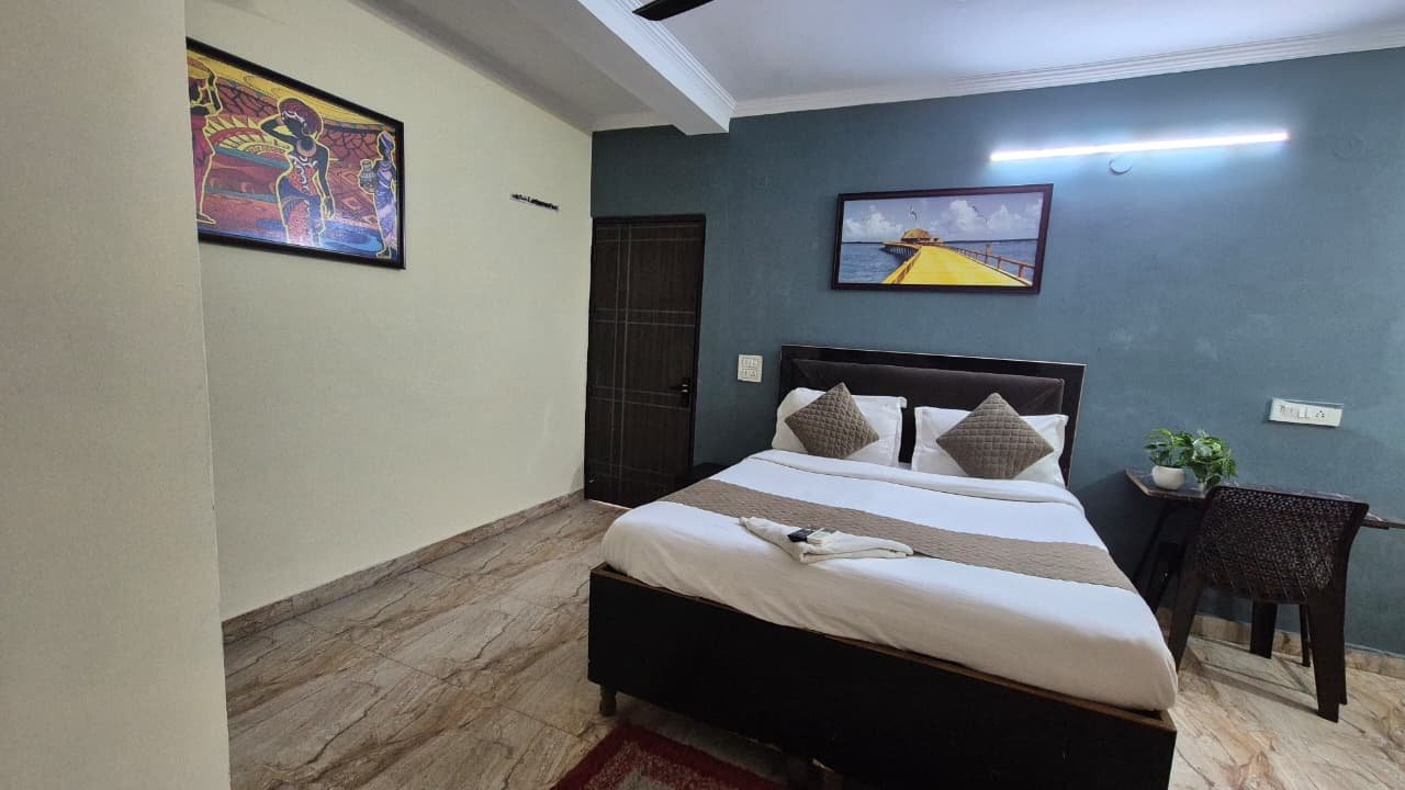Roomshala Hotel South Embassy - Near US Embassy Chanakyapuri